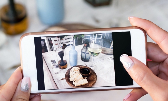 Kopš marta pašdarbības kolektīvu dalībnieki skatuves dēļus nomainījuši pret radošām izpausmēm virtuālajā vidē, sūtot viens otram fotogrāfijas. 
Autors:  PEXELS.COM