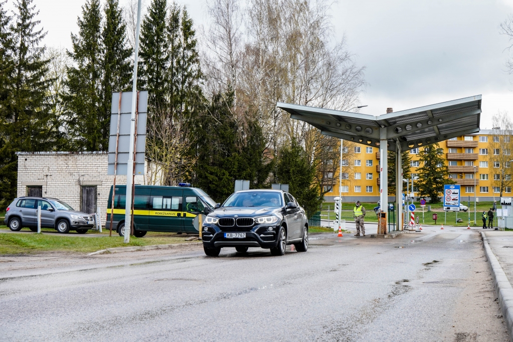 Joprojām ir slēgta Latvijas - Igaunijas robeža, tāpēc ir atjaunota arī robežkontrole. Tā rada ne mazums galvas sāpju  ne tikai dvīņu pilsētu Valkas un Valgas iedzīvot;ajiem, bet arī Valkas un Valgas pašvaldībām. Problēmu ir daudz, tāpēc ir jārod risinājumi.                                                                                                                                                             
Autors:  ROBERTS JOHANSONS  