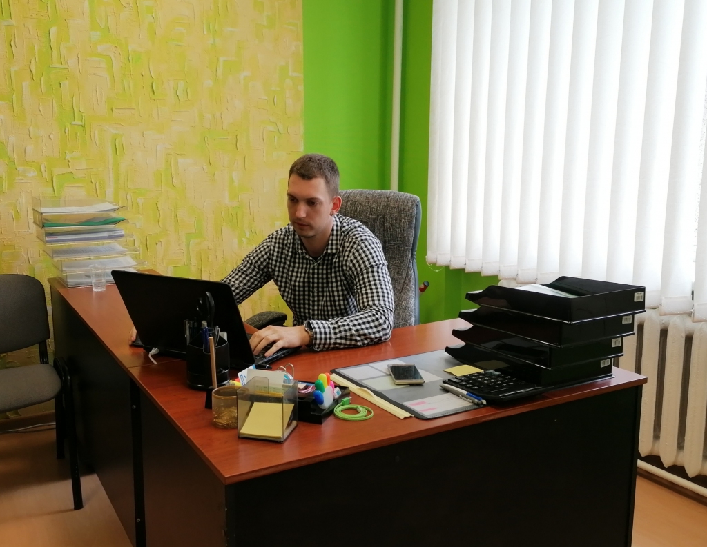 Valkas novada domes Attīstības un projektu daļas projektu vadītājs Toms Simtiņš cer, ka līdz jaunā mācību gada sākumam izdosies īstenot Eiropas Komisijas atbalstīto projektu par bezmaksas Wi-Fi savienojumu izveidošanu Valkas Jāņa Cimzes ģimnāzijā un 50 metru rādiusā ap skolu.                                                                          
Autors:  DACE Pūce