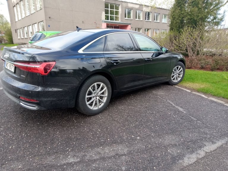 Valkas novada domes priekšsēdētāja Venta Armanda Kraukļa rīcībā darba pienākumu veikšanai ir nodots 2019. izlaiduma gada “Audi A6”.                                                                                                                                    
Autors:   INGA KARPOVA 