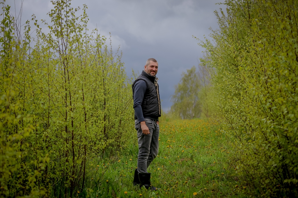 Viesmīlīgais dzirkstošo bērzu sulu “BIRZĪ” īpašnieks Ervins Labanovskis gaida apmeklētājus, jo viņam ir daudz jauna un aizraujoša, ko stāstīt un rādīt par kokiem un to sulām. To visu Brantu pagasta “Kainaižos” būs iespēja arī nogaršot un izbaudīt.                                                                                                                                                          
Autors:  SANTA SINKA