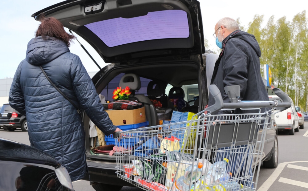 Liepājnieki Aļona un Aleksandrs jau pirmajā dienā pēc robežu atvēršanas steidza uz Palangu iepirkt pārtiku.
Autors: liepajniekiem.lv