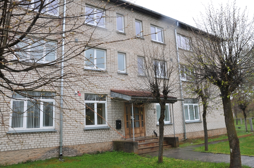 Šo labā stāvoklī esošotrīs stāvu māju Tālavas ielā 33 Valkas novada dome iegādājās īpašumā. Te taps grupu dzīvokļu māja personām ar garīga rakstura traucējumiem.                                                                            
Autors:   INGA KARPOVA