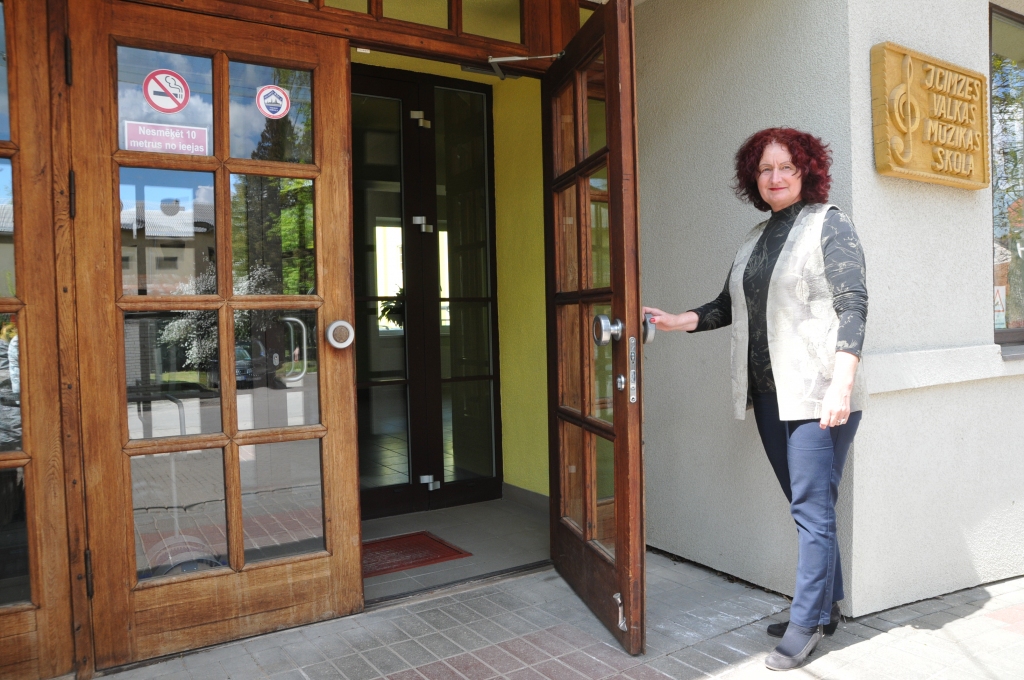 Jāņa Cimzes Valkas mūzikas skolas direktore Līga Veinberga laipni aicina bērnus uz iestājpārbaudījumiem jūnijā un augustā, lai apgūtu un izzinātu brīnišķīgo mūzikas pasauli. Tā bagātina ikviena cilvēka personību un attīsta radošumu.                                                                                                                                                               
Autors:   INGA KARPOVA