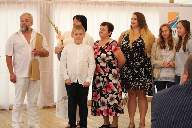 2016. gadā Gavaru ģimene un viņu paveiktais tika atzīts par vienu no Vidzemes veiksmes stāstiem (attēlā – mirklis no apbalvošanas ceremonijas).                                                                                                     
Autors: APES NOVADA PAŠVALDĪBA