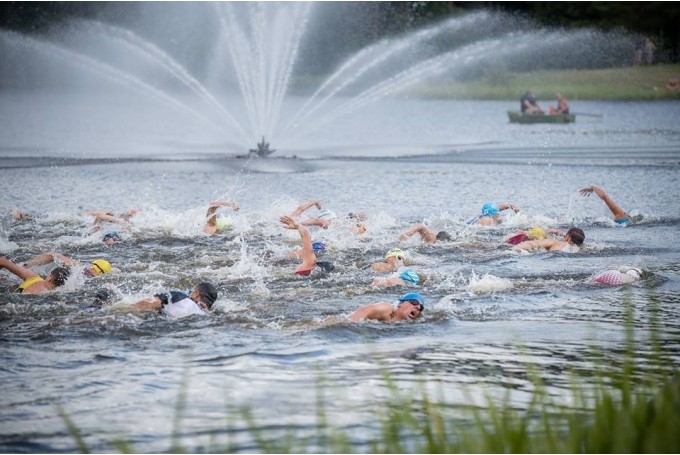 Trešo vasaru Smiltenē, gleznainā Tepera ezera apkārtnē notiks triatlona sacensības. Šoreiz bez sprinta distances, notiks arī “Half-ironman” sacensības, kas prasa īpašu izturību.                                                                         
Autors:  AGNIS MELDERIS