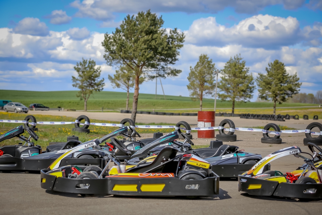 Sporta kompleksā “Teperis” vidēji četras dienas nedēļā ir pieejami īres kartingi, kas guvuši lielu atsaucību. Nākamajā nedēļā trasē būs vērojams krietni vairāk kartingu, jo notiks Latvijas čempionāts.         
Autors:  SANTA SINKA