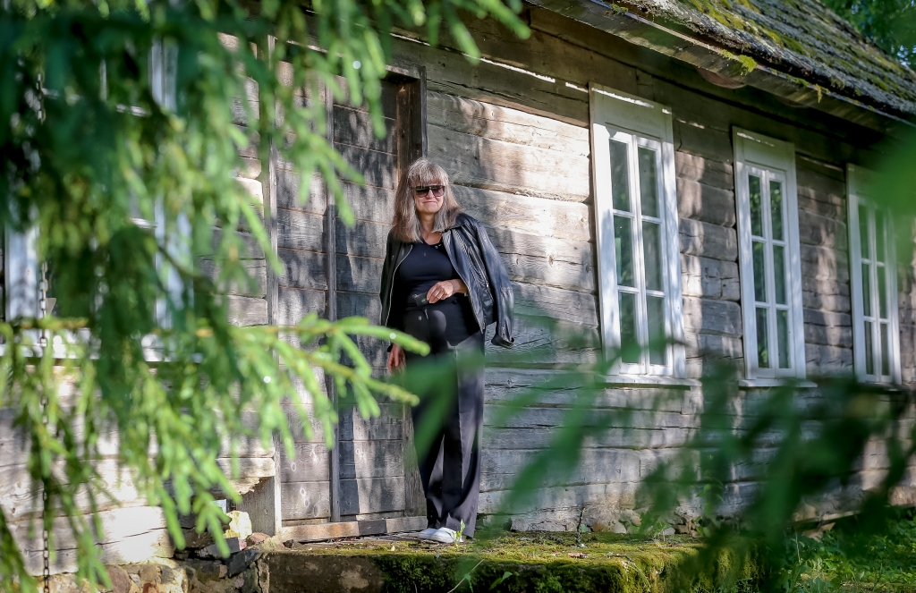 “Riņģu” saimniece, Zviedrijā dzīvojošā Vita Viktorsone ikvienu aicina 11. jūlijā uz jubilejas dievkalpojumu Riņģu saiešanas namā. Brāļu draudzes kustība ir neatņemama Blomes pagasta vēstures daļa, un Riņģu kambaris ir viens no retajiem to laiku lieciniekiem.                                                                                                                                                            
Autors: SANTA SINKA