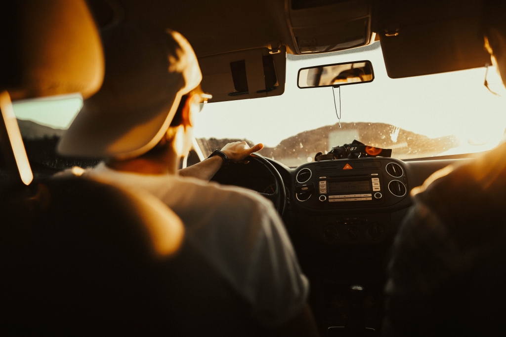 Par autovadītāju kultūru uz autoceļiem Latvijā visbiežāk runā pēc ceļu satiksmes negadījumiem. Aktuāla problēma ir arī vadītāju un pasažieru pa logu izmestie atkritumi.                                                                             
Autors: PEXELS.COM