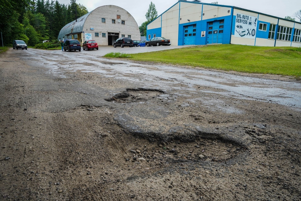Šovasar Valkā sāksies būvdarbi Ausekļa ielas posmā no krustojuma ar Rūjienas ielu līdz Ausekļa ielai 56. Darbus plānots pabeigt četru mēnešu laikā.                                                                                                   
Autors: ROBERTS  JOHANSONS