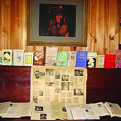 Dzejnieces un dramaturģes Velgas Kriles dzimtajās mājās Valkas pagasta “Strautiņos” 2004. gada 25. septembrī atklāja memoriālo istabu. Tur viss ir saglabājies tāpat kā V. Kriles dzīves laikā.                                  
Autors: PUBLICITĀTES FOTO
