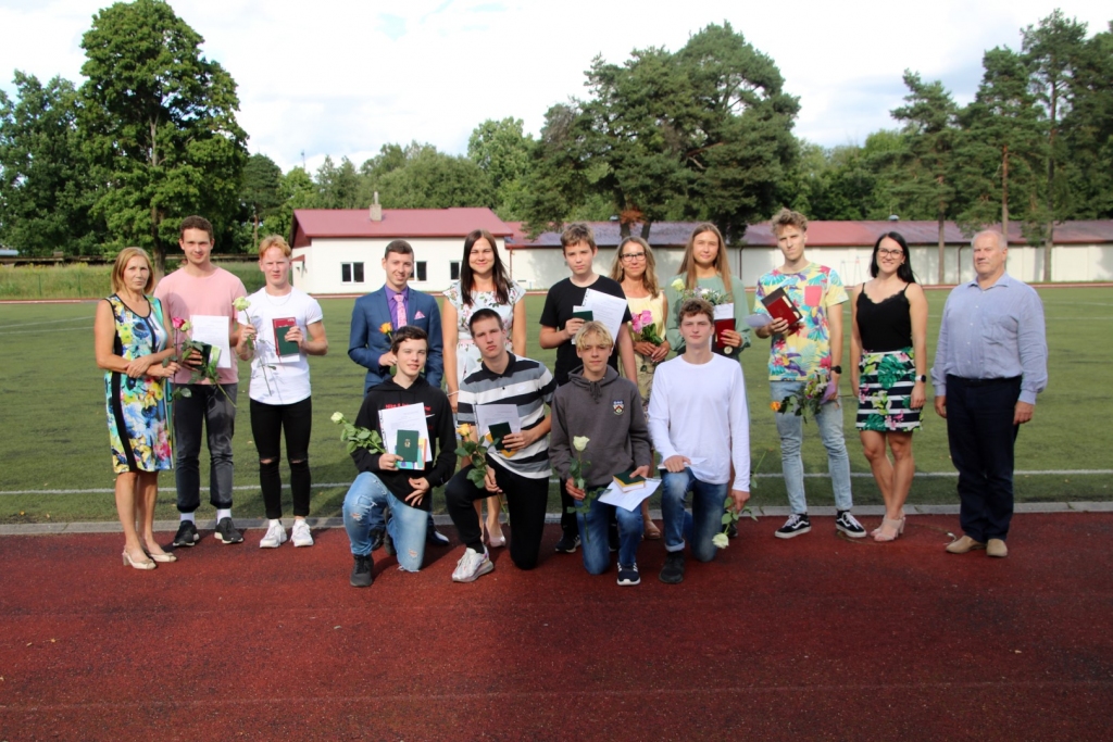 Šogad Valkas novada bērnu – jaunatnes sporta skolu absolvēja 13 skolēni.                                                
Autors:   Ivo Leitis