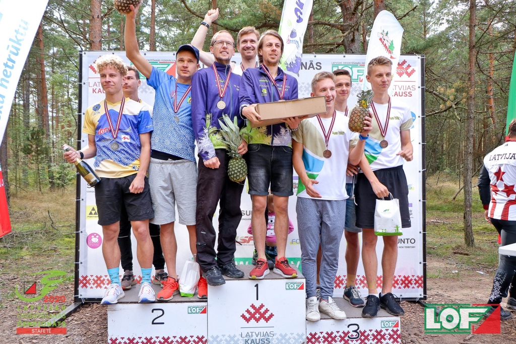 Nedēļas nogalē Carnikavas pusē aizvadīts Latvijas orientēšanās čempionāts vidējā distancē un stafetē. V21 grupas konkurencē 2. vietu stafetē izcīnīja  Ilgvars Caune, Artūrs Pauliņš un Matīss Slikšjānis (no kreisās). 
Autors:  JĀNIS LĪGATS