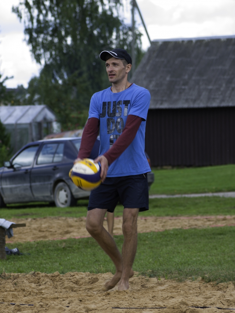 Par šī gada pludmales volejbola “Lugažu karali” tika kronēts Jānis Jermacāns. Titulu izcīnīt viņam palīdzēja brālis Aivis.     
Autors:  GUNTARS ĀBOLIŅŠ