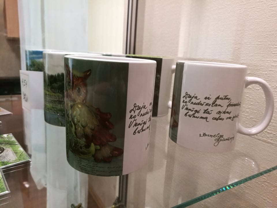 Smiltenes senioru apvienība aicina kopā iepazīt Apes novadu kultūrvēsturiskā maršrutā “Dižgaru ceļš”. Maršruts sniedz ieskatu šā novada radošo personību, arī dzejnieces Kornēlijas Apškrūmas daiļradē.    
Autors: APES NOVADA PAŠVALDĪBA