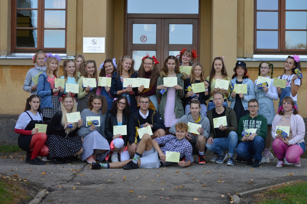 10. klase uz stipendiju pasniegšanu ieradās tieši no iesvētību nedēļas pasākumiem, 30. septembrī viņiem skolā bija jāierodas kā bērnudārzniekiem.