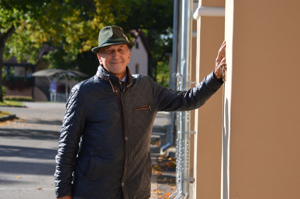 Smiltenes tehnikuma skolotājs un Smiltenes gids Gunārs Auders pa firsta Paula Līvena atstātajām pēdām izvadājis simtiem cilvēku, un, ja kāds  viņam vaicā, kāds cilvēks tad bija šis firsts, Gunārs nosauc arī faktu, ka muižu dedzināšanas laikā Smiltenes muižai neviens klāt neķērās, tātad naidu uz Līvenu latvieši neturēja.                          
Autors:  SANDRA PĒTERSONE