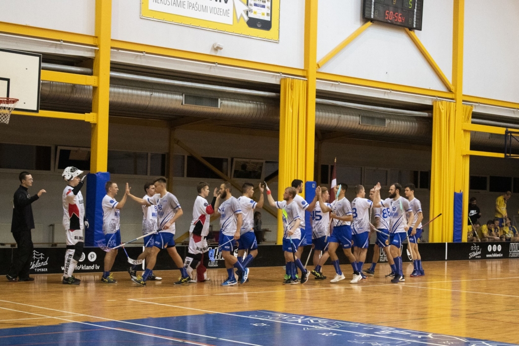 FK “Valka/IGLU” florbola čempionāta pirmajā mājas spēlē pret FK “Madona” izdevās parādīt raksturu – cīnījās visu spēles laiku un nopelnīja pirmo punktu turnīra tabulā.                                                          
Autors: Elizabete Kristīne Tjullinena