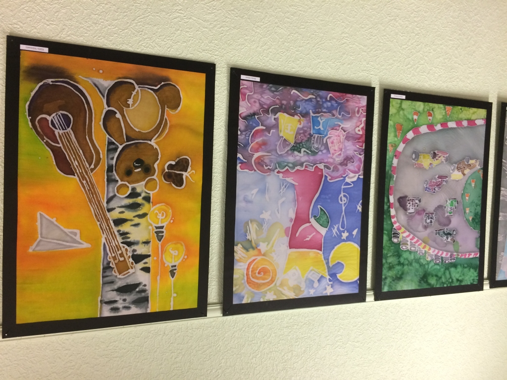 “Mirkļa ķeršana” – tāds nosaukums dots Smiltenes mākslas skolas absolventu darbu izstādei savas pilsētas bibliotēkā.            
Autors:  SANDRA PĒTERSONE