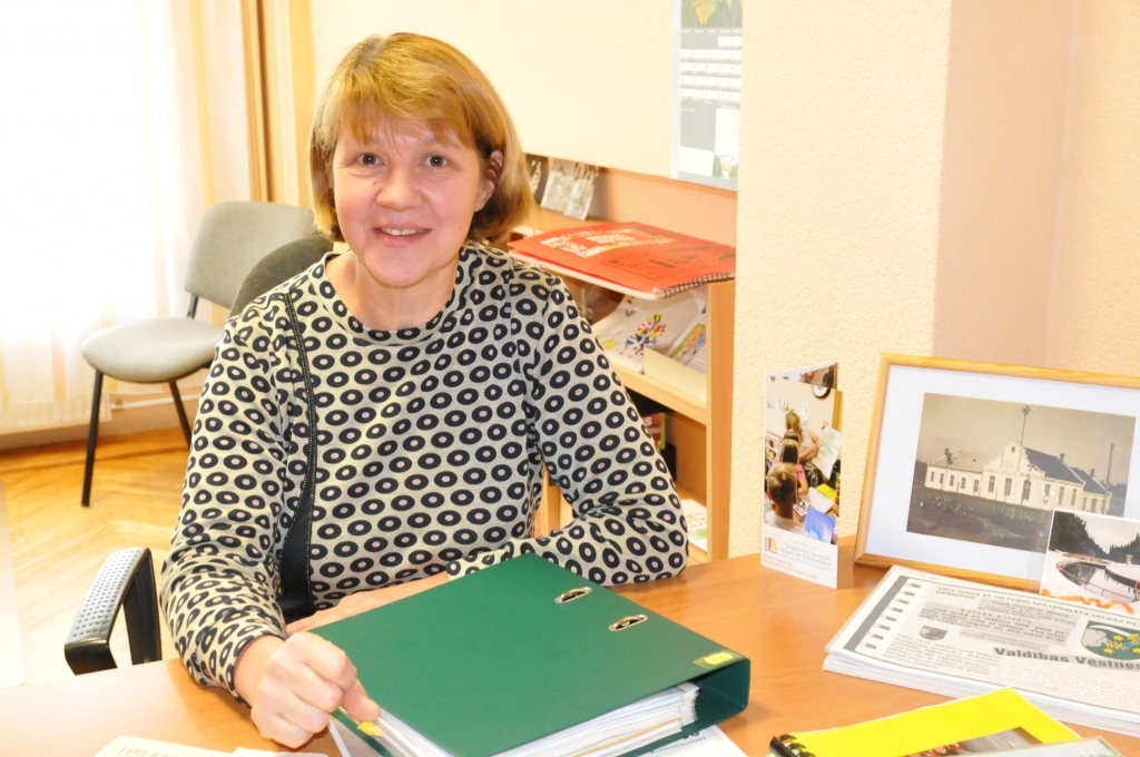 Valkas novada Centrālās bibliotēkas galvenā bibliotekāre novadpētniecības darbā Jana Čākure aizrautīgi un interesanti prot stāstīt par Valkas vēsturi, notikumiem un cilvēkiem. Informāciju par to viņa sniedz arī sociālajā tīklā www.facebook.com.                                                                                                                                             
Autors:   INGA KARPOVA