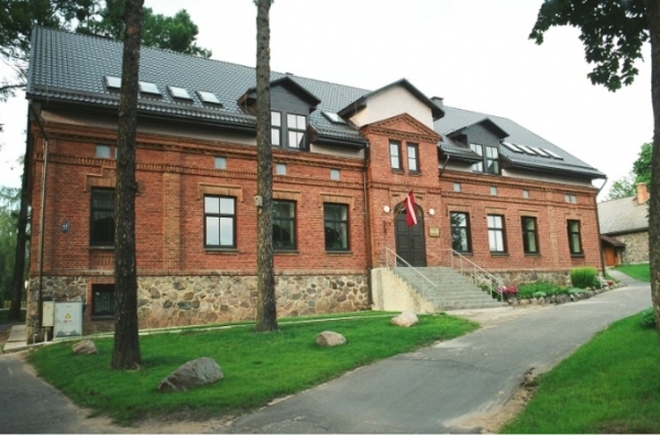 Autors:  NO PERSONĪGĀ ARHĪVA
