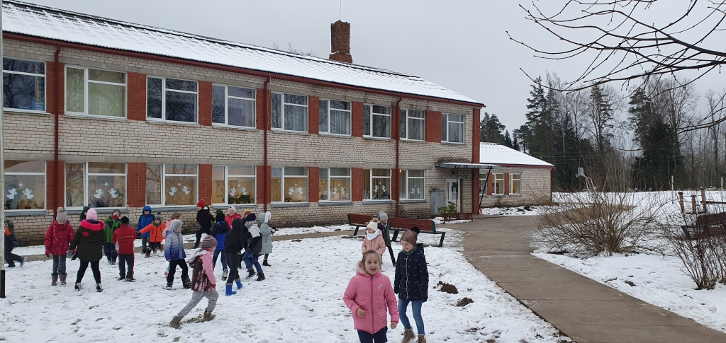 Smiltenes novada dome nākamajā gadā ieplānojusi pārbūvēt Palsmanes pamatskolas internāta ēku (attēlā), kurā atrodas arī sākumskolas klases un skolas ēdnīca.                                                                                                                                                                                                                  
Autors: PALSMANES PAMATSKOLA