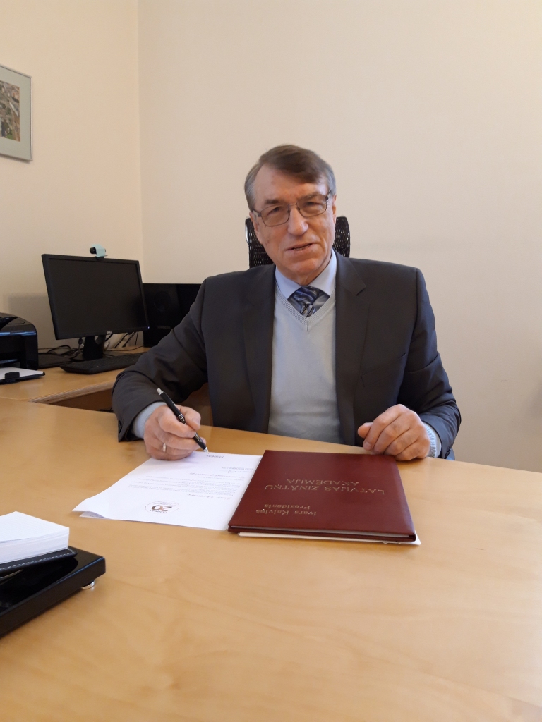 Autors: NO PERSONĪGĀ ARHĪVA