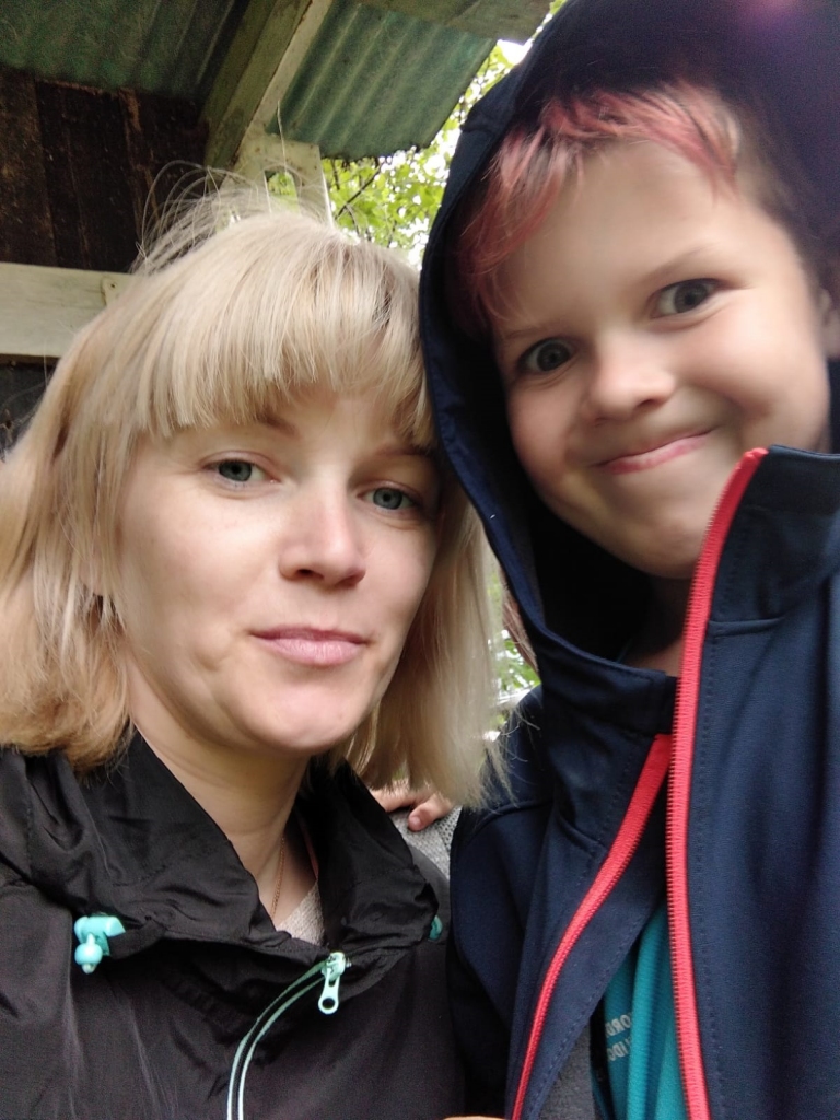 Anda Lubāne ar vidējo dēlu Jēkabu