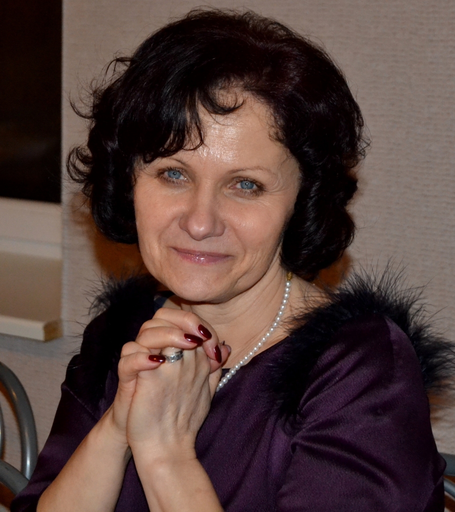 Jau gandrīz divdesmit gadus valcēniete Rudīte Gromule individuāli strādā par floristi. Jau kopš bērnības viņa apjautusi, ka vēlētos sevi izteikt, kārtojot ziedus. Sapnis ir īstenojies, un tāpēc Rudīte ir laimīga.                             
Autors: NO PERSONĪGĀ ARHĪVA  