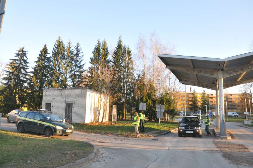 Latvijā ieviešot ārkārtējo situāciju, kas ilgs līdz 7. februārim, Latvijas un Igaunijas pierobežas – Valkas un Valgas – iedzīvotājiem ir iespēja brīvi pārvietoties Valkas un Valgas pašvaldību teritorijās, reizi trīsdesmit dienās reģistrējot robežas šķērsošanu vietnē Covidpass.lv.                                                                                             
Autors: INGA KARPOVA