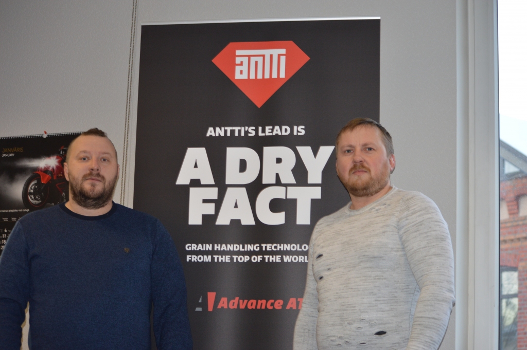 Smiltenes novada uzņēmuma “Advance AT” valdes priekšsēdētājs Artūrs Tūcis (no kreisās) un uzņēmuma  tirdzniecības menedžeris  Jānis Vilks  ir gandarīti par vairāk nekā 10 gados sasniegto – “Advance AT”  ieņēmusi stabilu vietu Latvijā graudu pirmapstrādes iekārtu tirdzniecībā, montāžā un servisa pakalpojumos.                                                    
Autors:  SANDRA PĒTERSONE