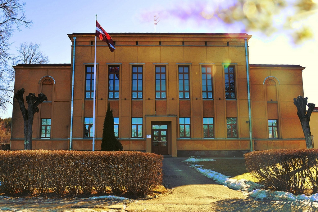 Smiltenes vidusskola pirmo reizi atvērto durvju dienu rīkos virtuāli, tiešsaistes platformā, pārvēršot šo notikumu vērtīgā divu dienu pasākumā.                                                                                                                        
Autors: NO SKOLAS ARHĪVA