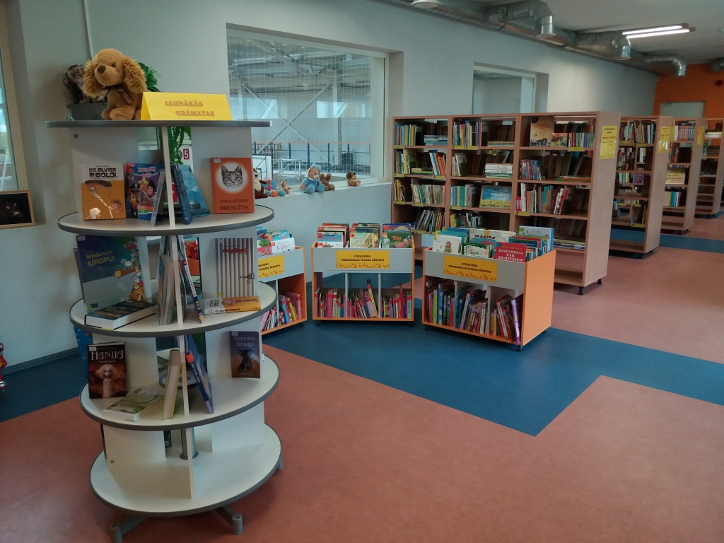 Atbalstot Kārļa Ulmaņa iedibināto «Draudzīgā aicinājuma» akciju, iedzīvotāji aicināti dāvināt savām bibliotēkām grāmatas, kas pašiem vairs nav nepieciešamas, tādējādi papildinot bibliotēku grāmatu plauktus. 

Autors:  NO SMILTENES NOVADA BIBLIOTĒKAS ARHĪVA