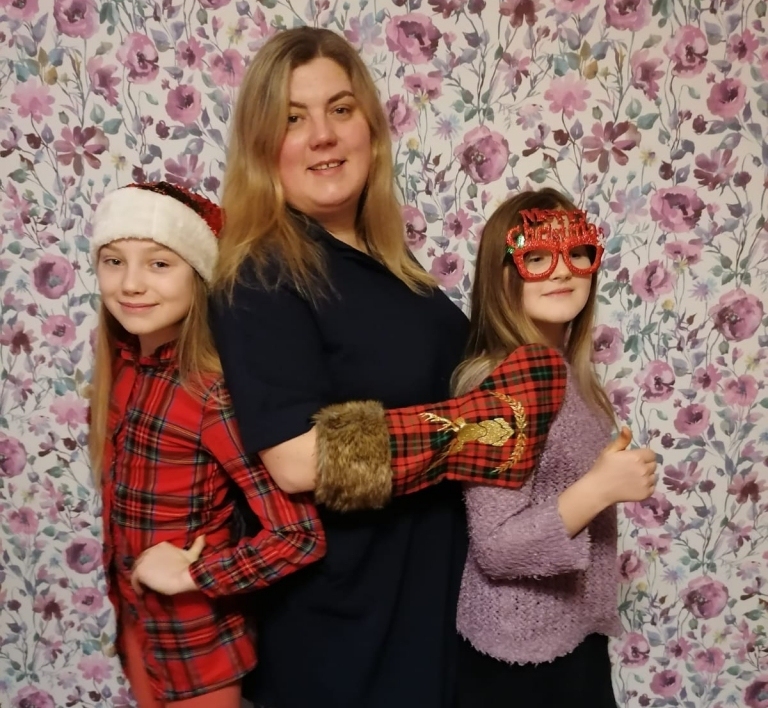 Anda ir mamma desmit gadus vecajai Amandai un deviņgadīgajai Laurai. Viņa priecājas, ka pienācis laiks, kad meitas izaugušas patstāvīgas, gudras un foršas.                                                                                                       
Autors: No personīhghā arhīva