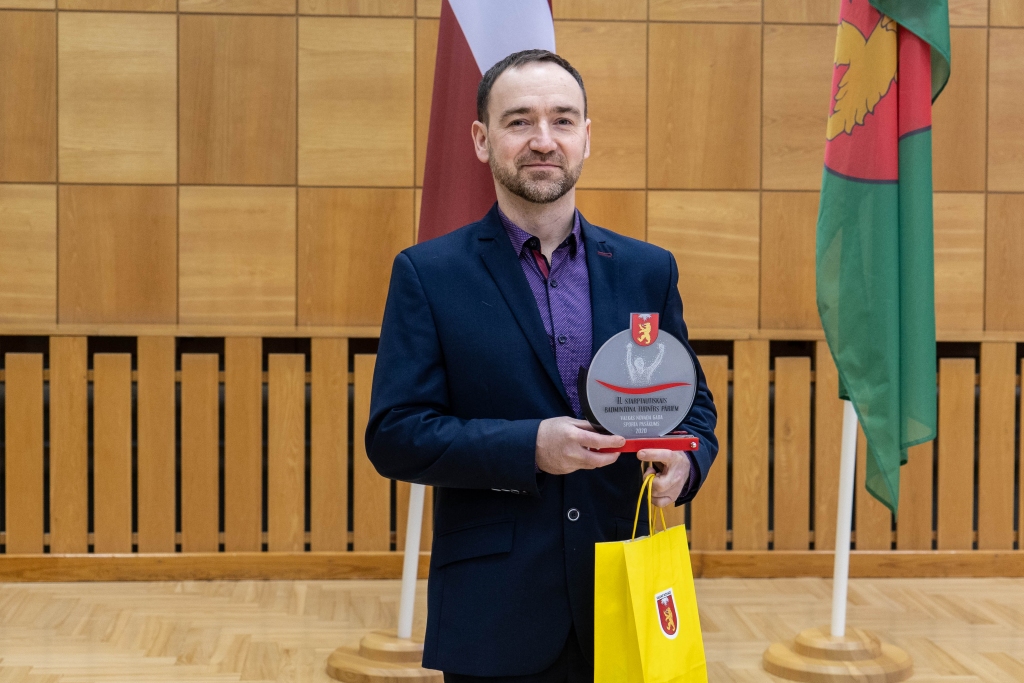 Vjačeslavs Baskovs par 11.Valkas starptautisko dubultspēļu turnīru šogad jau saņēmis Latvijas Badmintona federācijas godalgu 