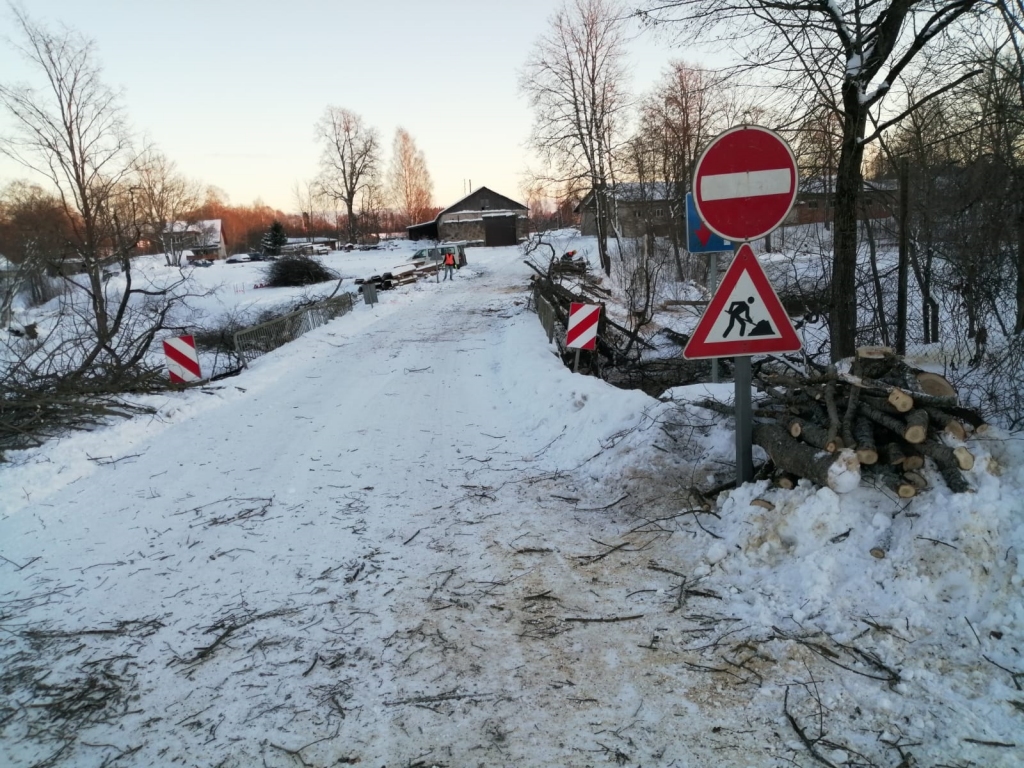 Sākot no šīs nedēļas, Variņu ciemā satiksmei ir slēgts tilts pār Palsu uz ceļa Oktobra iela–Sējumi–Saujas. Tiltu un ceļa posmu pārbūvēs.                                                                                                      
Autors: NO SMILTENES NOVADA DOMES ARHĪVA