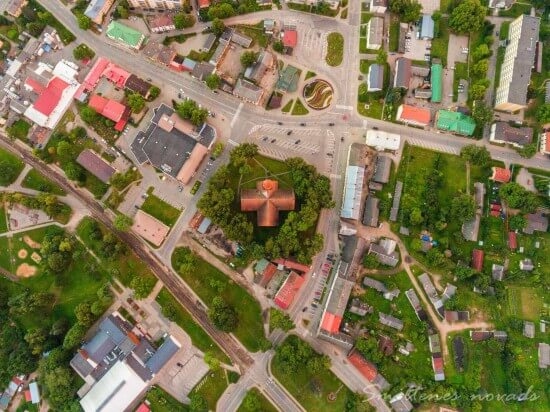 Smiltenes pilsētas centrs arī šajā gadā turpinās piedzīvot pārmaiņas. Tiks uzsākta Marijas ielas un Baznīcas laukuma 16A teritorijas pārbūve.                                                                                  
Autors: NO SMILTENES NOVADA PAŠVALDĪBAS ARHĪVA