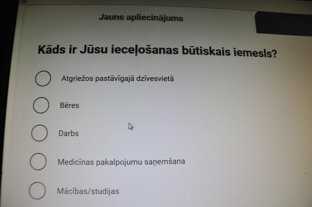 Atkārtoti aizpildot ieceļošanas anketu tīmekļvietnē Covidpass.lv, uzmanīgi jāseko līdzi prasītajam un jāatzīmē informācija, kas ļauj Valkas novadā deklarētajiem brīvi šķērsot Latvijas–Igaunijas robežu.        

Autors: INGA KARPOVA