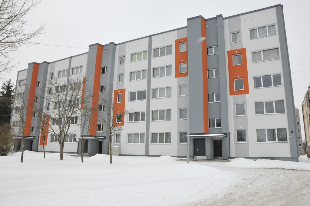 Pavisam nesen pabeigti Rūjienas ielas 4 daudzdzīvokļu mājas atjaunošanas darbi. Šis daudzdzīvokļu nams ir otrais Rūjienas ielas mikrorajonā, kurš piedzīvojis vērienīgas pārmaiņas – arī vizuālās. Daudzi izsakās atzinīgi par nama fasādes krāsojumu.                                                                                                                                     
Autors: INGA KARPOVA