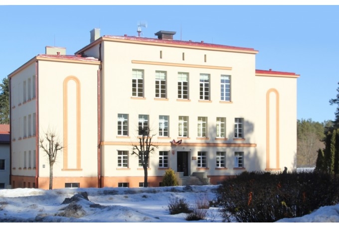 Dāvja Ozoliņa Apes vidusskola.
Autors: aluksniesiem.lv