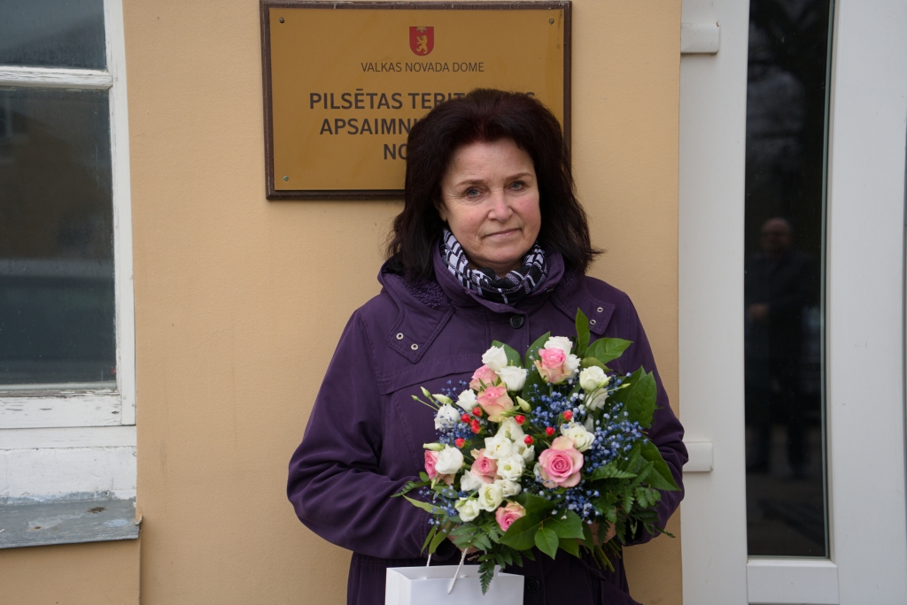 Ilggadējā Valkas novada domes Pilsētas teritorijas apsaimniekošanas nodaļas darbu vadītāja Vija Iļda kopš 1. marta vairs nestrādā, jo viņas amats tika likvidēts. Vija no iemīļotā darba bija spiesta aiziet ar rūgtumu sirdī. 
Autors: ROBERTS JOHANSONS