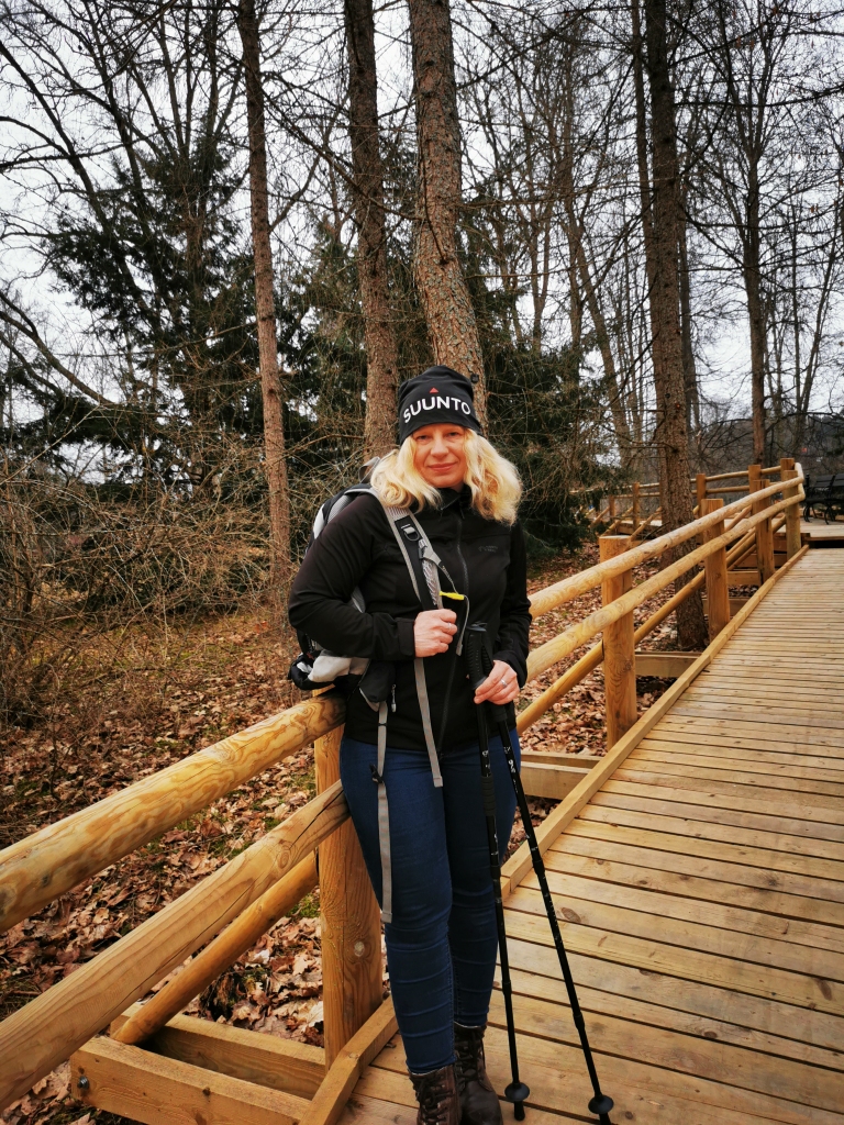 Smilteniete Inese Meldere savu miera ostu un enerģijas lādiņu vienlaicīgi gadiem ilgi atradusi dabā. Gari pārgājieni, vislabāk pa brikšņiem un “džungļiem”, makšķerēšana, dabas parādību vērošana, garo distanču skriešana – tas  viss viņai iet pie sirds un tajā viņa ievelk arī savu ģimeni.                                                                                    
Autors: ANDA JAUNMUKTĀNE