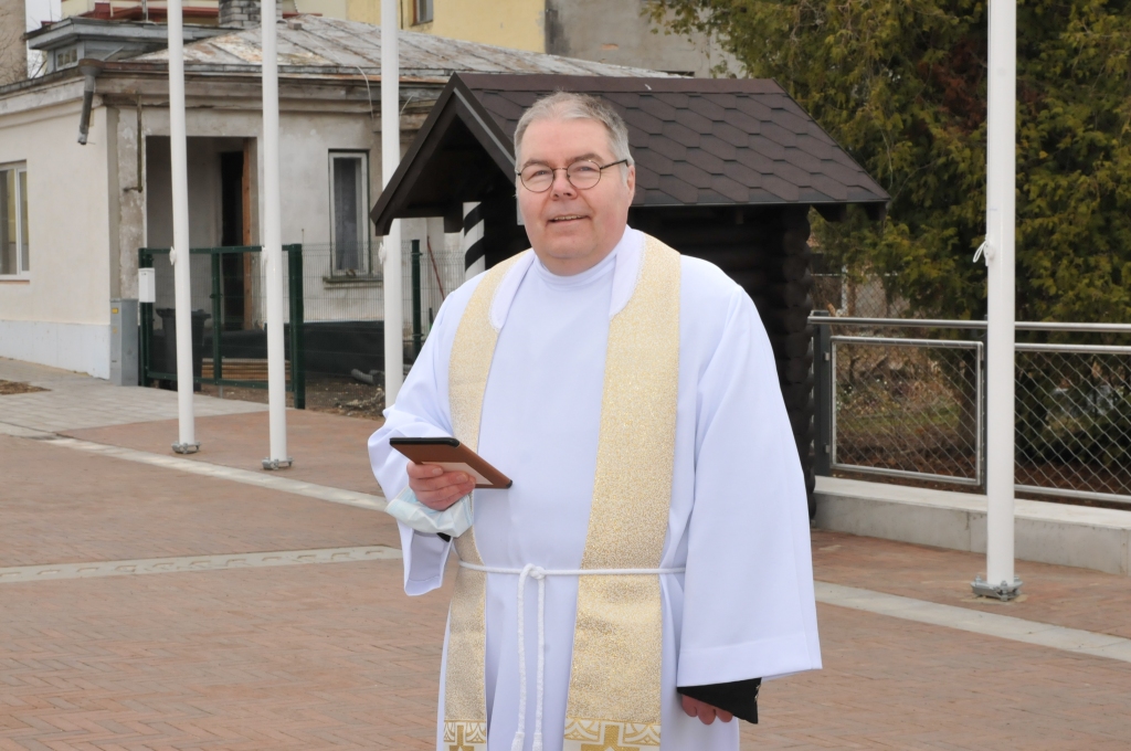 Valkas – Lugažu evaņģēliski luteriskās baznīcas mācītājs Andris Reiters aicina cilvēkus nepieciešamības gadījumā meklēt mierinājuma vārdus dievnamā.                                                                                                         
Autors: INGA KARPOVA