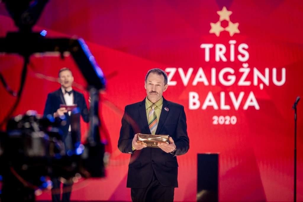 Iespējams, viena no viņa dzīves svarīgākajām balvām, kas simbolizē visu līdz šim paveikto darbā, ko mīl, kurā neskaita stundas. “Trīs Zvaigžņu balvu 2020” nominācijā “Gada sporta pedagogs” ieguva Grundzāles pamatskolas sporta skolotājs Māris Stabiņš.                                                                                                             
Autors: PUBLICITĀTES FOTO