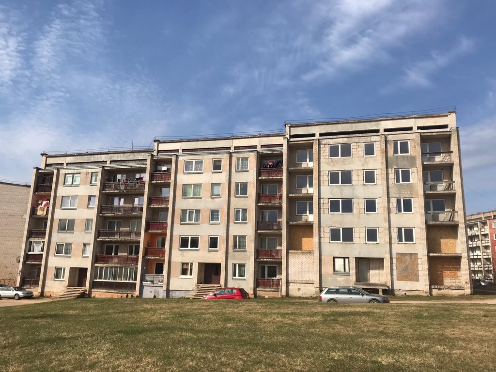 Pēc nekustamā īpašuma nepabeigtās daļas iegādes Valkā, F. Roziņa ielā 3A, pašvaldības dzīvojamo fondu pēc nepieciešamo būvdarbu veikšanas papildinās vairāk nekā desmit mūsdienu prasībām atbilstoši dzīvokļi. 