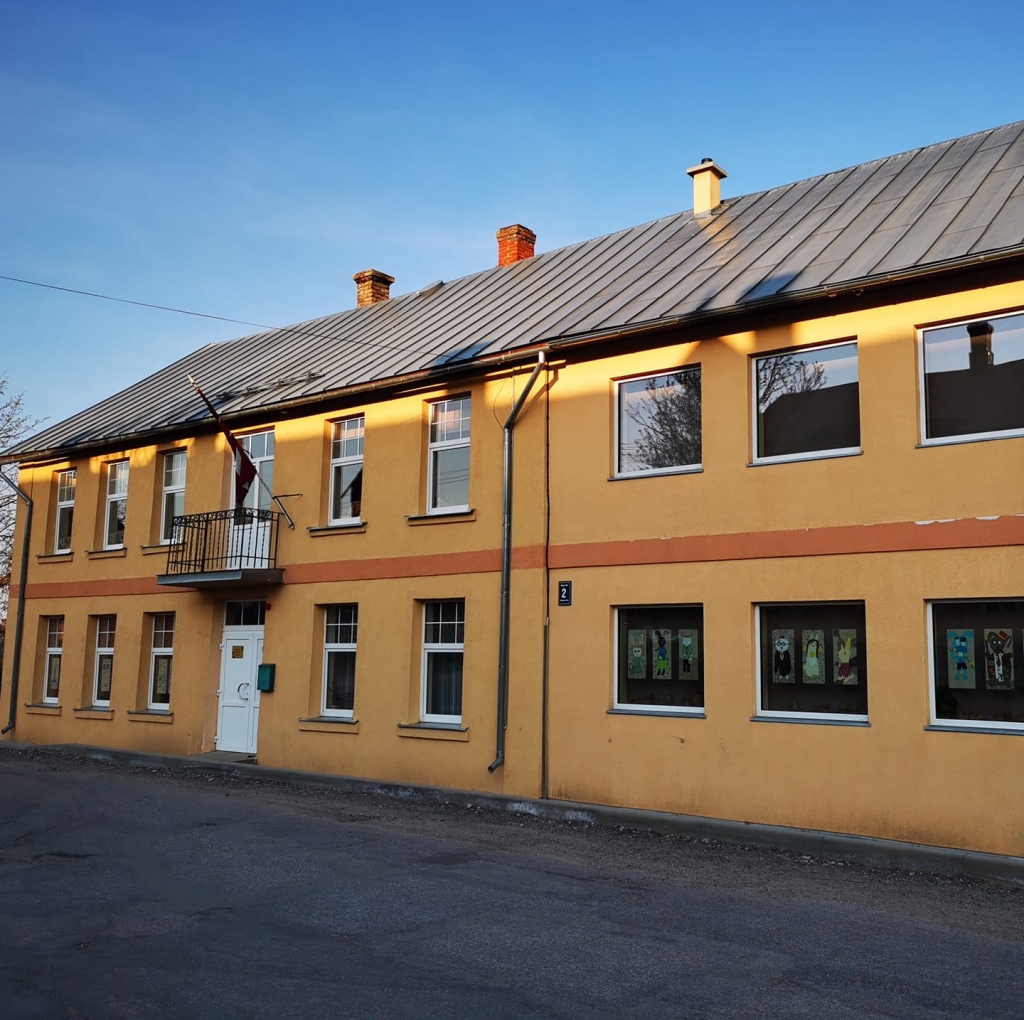 Smiltenes mākslas skola ikdienā ir neierasti klusa, bērni tajā pēdējo reizi visi kopā tikās pagājušā gada oktobrī. 
Autors: NO PERSONĪGĀ ARHĪVA