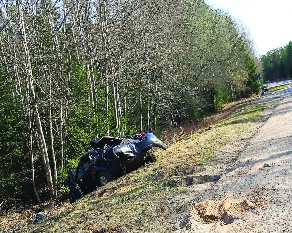 Sestdien uz autoceļa Inčukalns–Valmiera–Igaunijas robeža (Valka) pie sabiedriskā transporta pieturas (pie pagrieziena uz Oliņām) grāvī, bija redzama stipri cietusi automašīna “Audi”.                           
Autors:  INGŪNA JOHANSONE