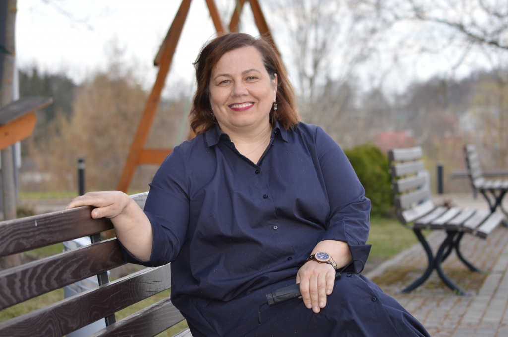 Smiltenes novada Kultūras centrā uz noteiktu laiku sākusi strādāt jauna mākslinieciskā vadītāja – Gita Ozoliņa. Viņa ir arī Bilskas pagasta Birzuļu tautas nama amatierteātra režisore.                     
Autors: SANDRA PĒTERSONE