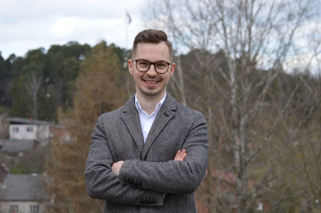 Ceļi, bērnudārzi, jauno novadu pārvalde un citas – vides aizsardzības un reģionālās attīstības ministrs Artūrs Toms Plešs darba vizītē Smiltenē “Ziemeļlatvijai” nosauc šīs un vēl citas jomas, kas tiek stiprinātas pirms administratīvi teritoriālās reformas.                                
Autors: SANDRA PĒTERSONE