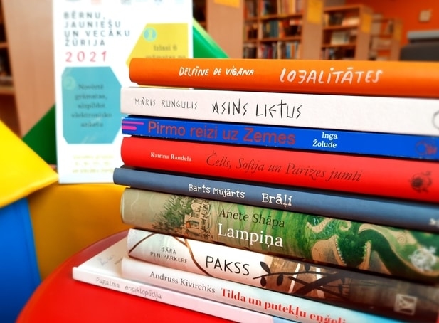 Bibliotēkas saņēmušas bērnu, jauniešu un vecāku žūrijas jaunākās grāmatas.                                                                                               
Autors: SANITA LĀRMANE